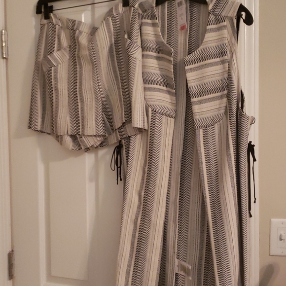 Shorts with Long matching Vest - Picture 2 of 6